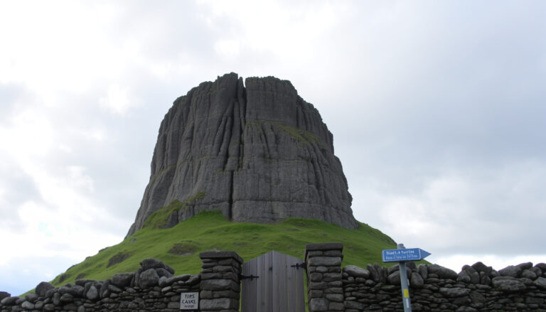 Rock of Cashel Tickets 2025: Prices, Booking & Visitor Guide